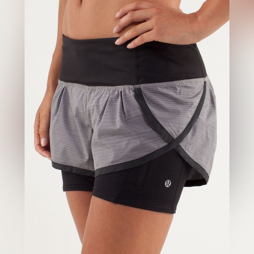 Lululemon‎ Run: Speed Squad Short Twisted Stripe Fossil / Black Size 6